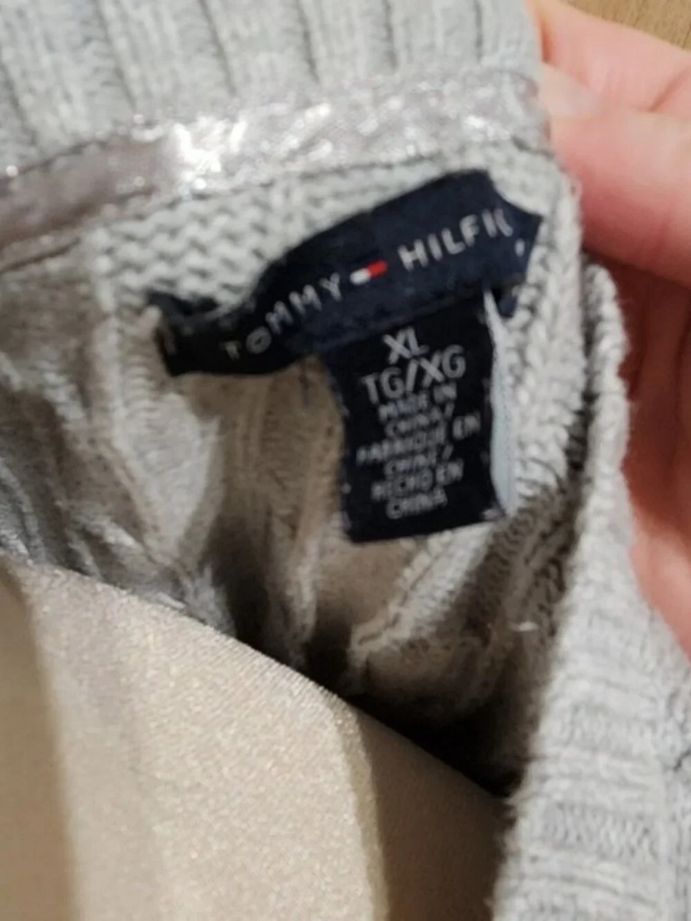 Tommy Hilfiger Womens Gray Cable V-Neck Sweater‎ preppy classic. Fits L tag XL